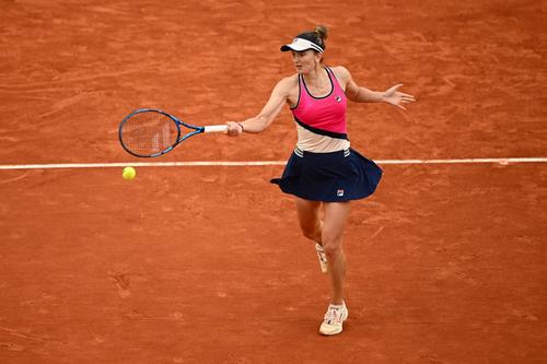 Irina Begu în acțiune pe zgura de la Roland Garros în 2024 FOTO Guliver/GettyImages
