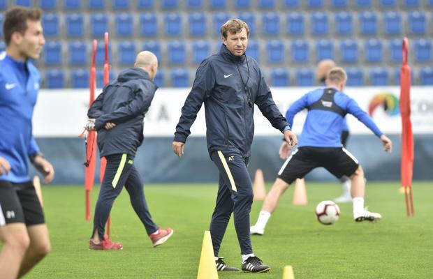 UEFA l-a exclus pe viață din fotbal » Antrenorul care își filma în secret jucătoarele în vestiar și la dușuri, pedeapsă maximă