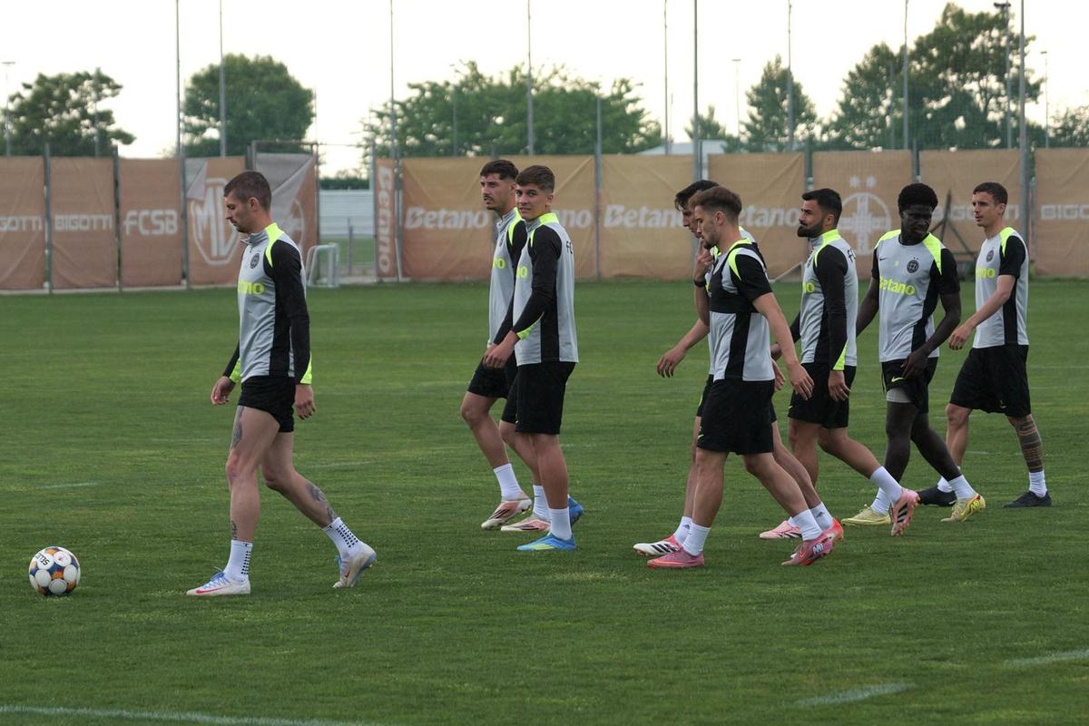 Primul antrenament al celor de la FCSB cu Marius Baciu // foto: Andrei Furnigă (GSP.ro)