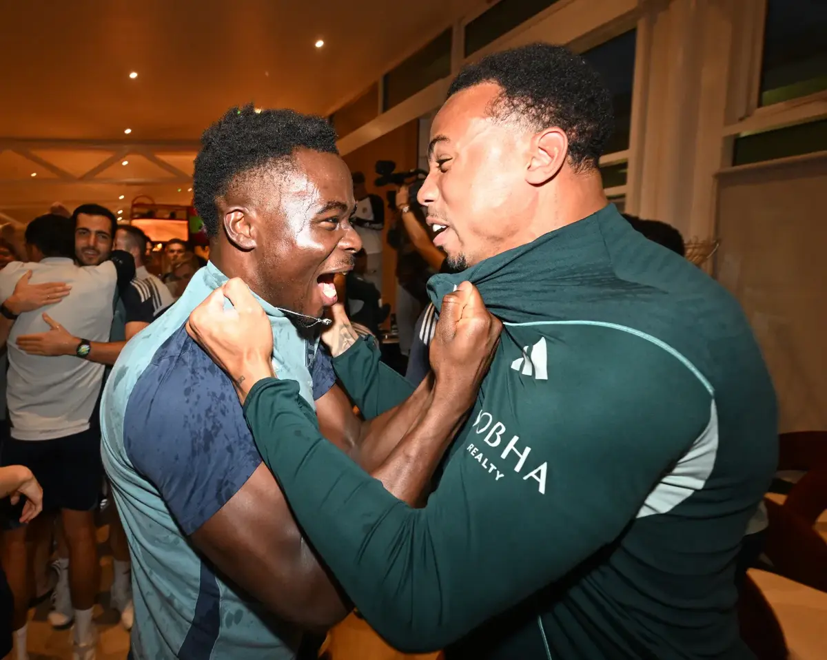 Fotbaliștii lui Arsenal au petrecut, după remiza lui Manchester City