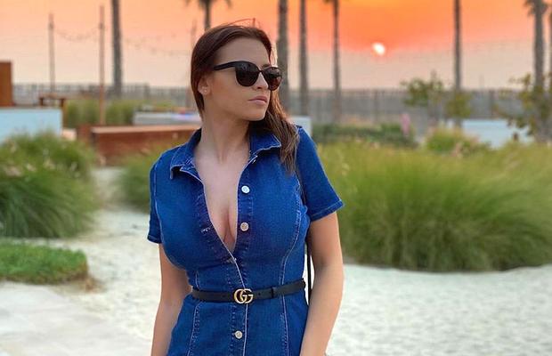 FOTO Idilă pe litoral! Jucătorul de la Viitorul se iubește cu o frumoasă șatenă