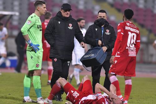 Liviu Bătineanu (al doilea din stânga) a părăsit postul de medic al lui Dinamo