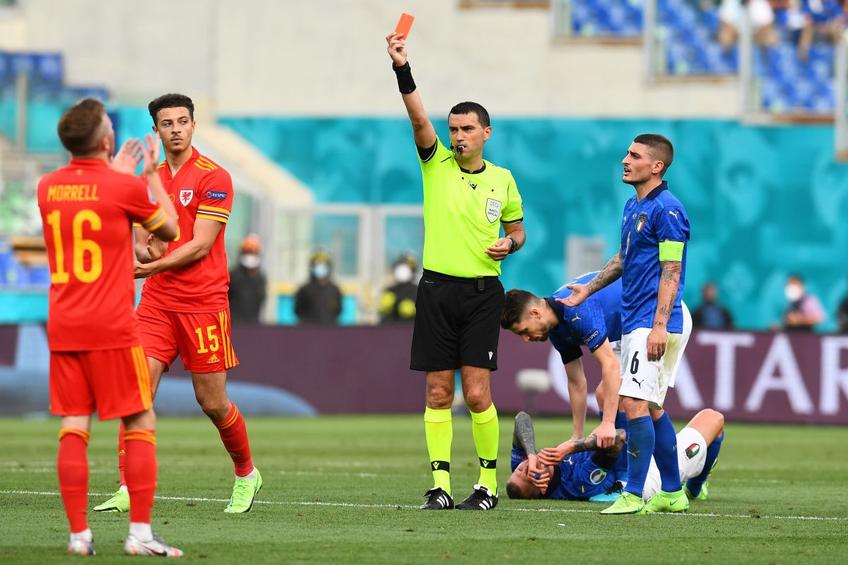 Ovidiu Hațegan l-a eliminat pe Ethan Ampadu // foto: Guliver/gettyimages