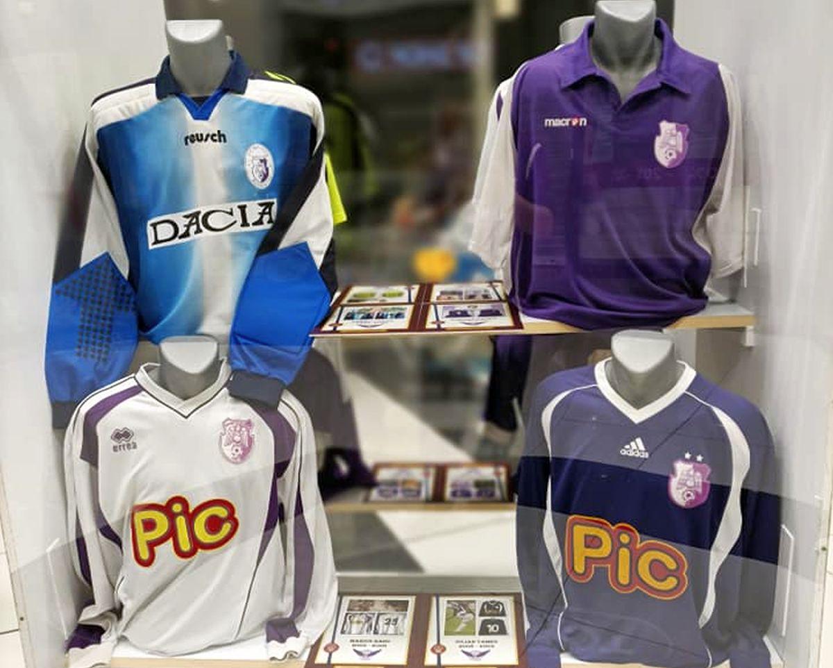 Cel mai mare colecționar din fotbalul românesc - piese de muzeu în alb și violet
