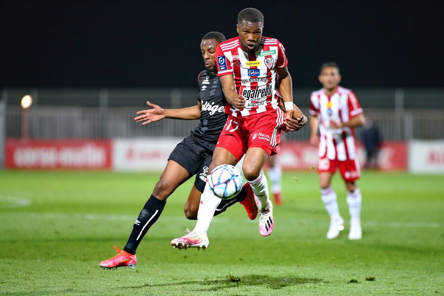 Tony Njike, în posesia balonului / FOTO: Imago Farul a rezolvat primul transfer al verii: nu ar fi la prima aventură în Superliga