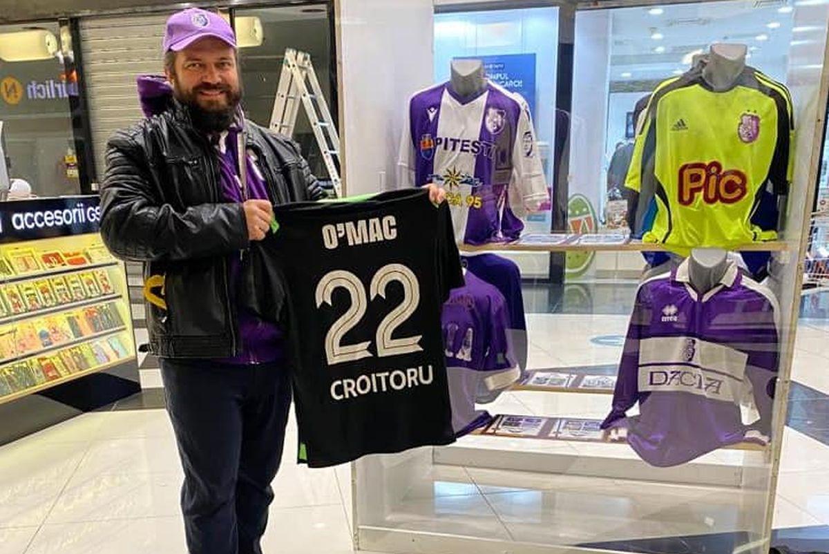 Cel mai mare colecționar din fotbalul românesc - piese de muzeu în alb și violet