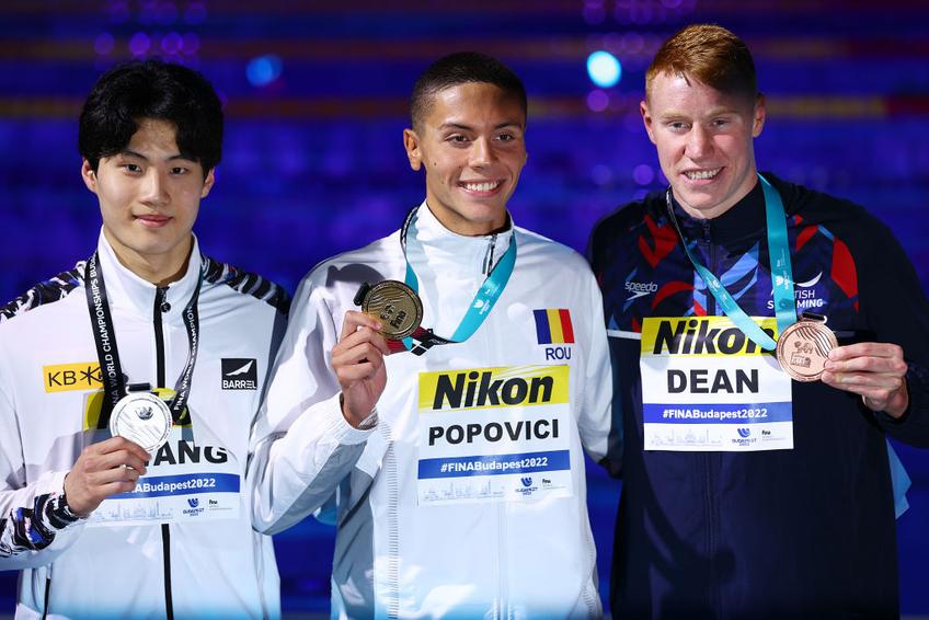 David Popovici (17 ani) este campion mondial în proba de 200 de metri liber! A devenit primul înotător din istoria României care ia aurul la o astfel de competiție! Performanța lui a făcut înconjurul lumii.