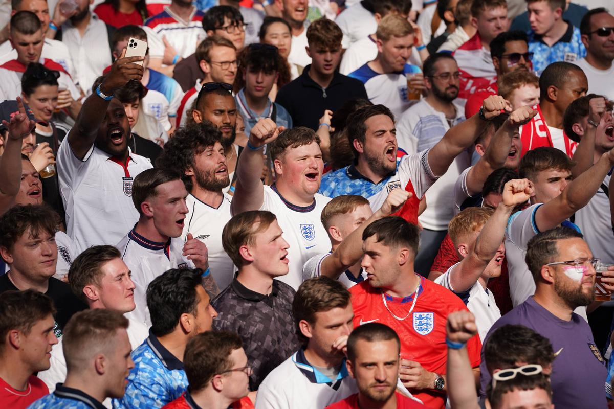 Atmosfera din meciul Danemarca - Anglia, Euro 2024