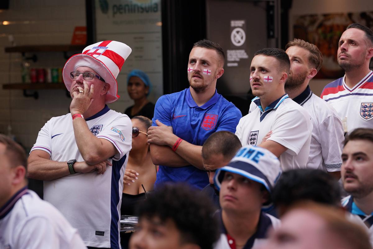 11 detalii din Danemarca - Anglia care nu s-au văzut la televizor: „perlele” fotbaliștilor, echipe de geniști + aspectul penibil ca la București