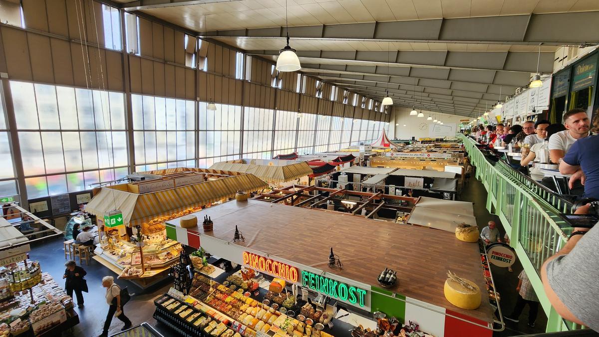 „Oborul” din inima Frankfurtului » Am vizitat piața devenită atracție turistică pentru străini