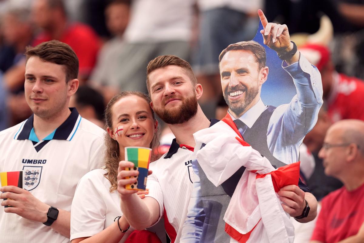 11 detalii din Danemarca - Anglia care nu s-au văzut la televizor: „perlele” fotbaliștilor, echipe de geniști + aspectul penibil ca la București