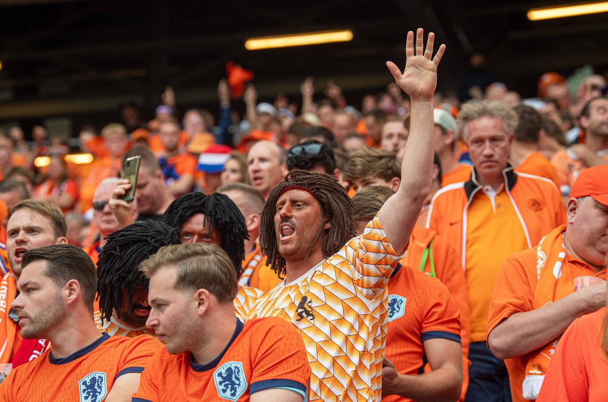 Ruud Gullit, în centrul unei controverse la Euro 2024 » Imaginile surprinse la Olanda - Polonia