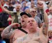 Suporterii englezi s-au încins după multe pahare de bere și au rămas la bustul gol / Foto: Imago