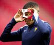 Kylian Mbappe a purtat o mască în culorile Franței la unul dintre antrenamente