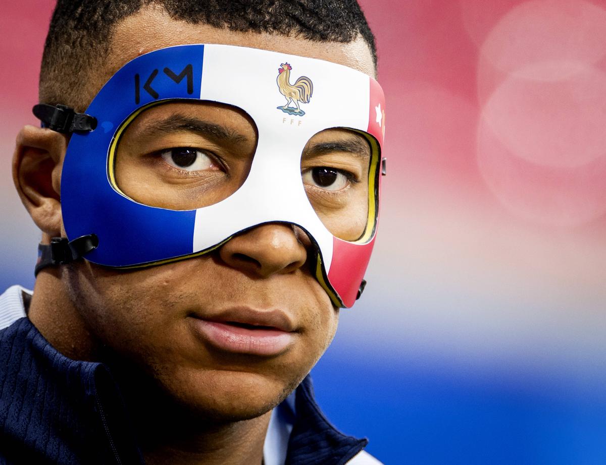 „Zorro” al Franței » Kylian Mbappe va purta o mască specială la Euro, după ce și-a spart nasul