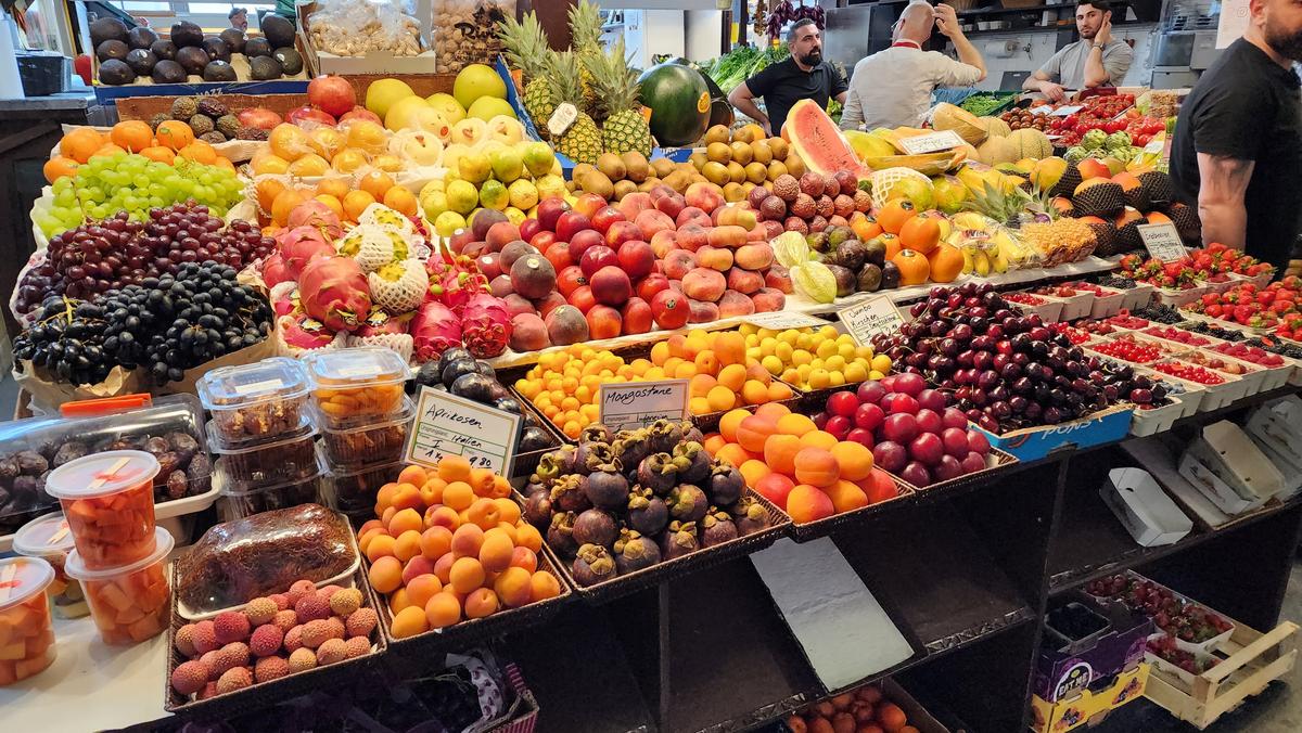 „Oborul” din inima Frankfurtului » Am vizitat piața devenită atracție turistică pentru străini