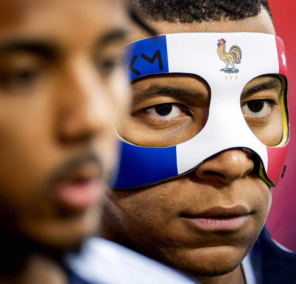„Zorro” al Franței » Kylian Mbappe va purta o mască specială la Euro, după ce și-a spart nasul