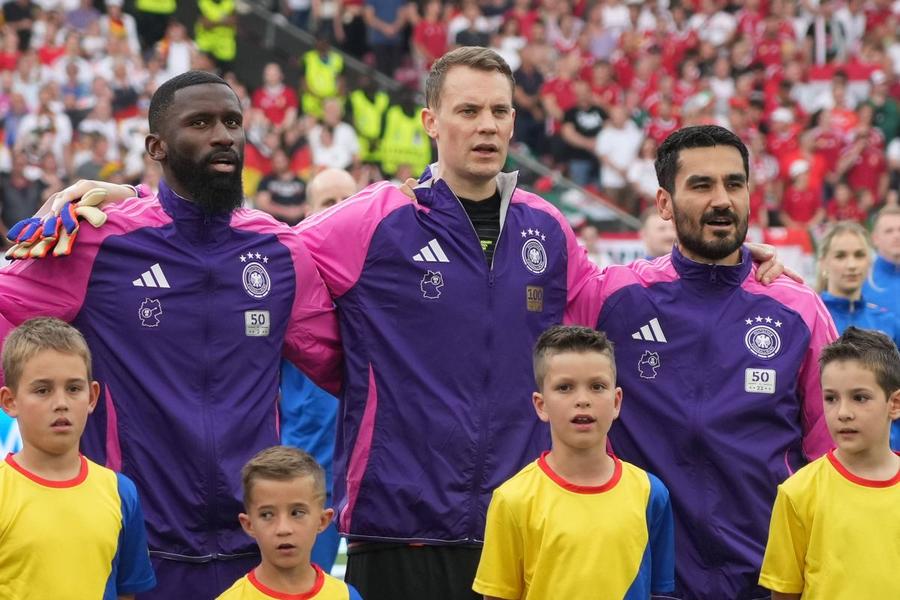 Un fundaș de origine africană, Rudiger, un german sadea, Neuer, și unul de origine turcă, Gundogan, joacă de ani buni pentru Mannschaft / Foto: Imago Scandal de rasism la Euro! „Vicele” Bundestagului a șocat: „Imaginați-vă dacă ar fi numai jucători germani albi”