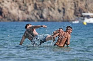 Zlatan Ibrahimovic „l-a făcut KO” pe Marco Verratti sub ochii superbei soții, în Ibiza