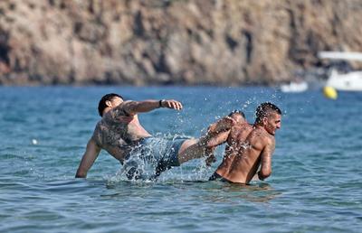 Zlatan Ibrahimovic „l-a făcut KO” pe Marco Verratti sub ochii superbei soții, în Ibiza