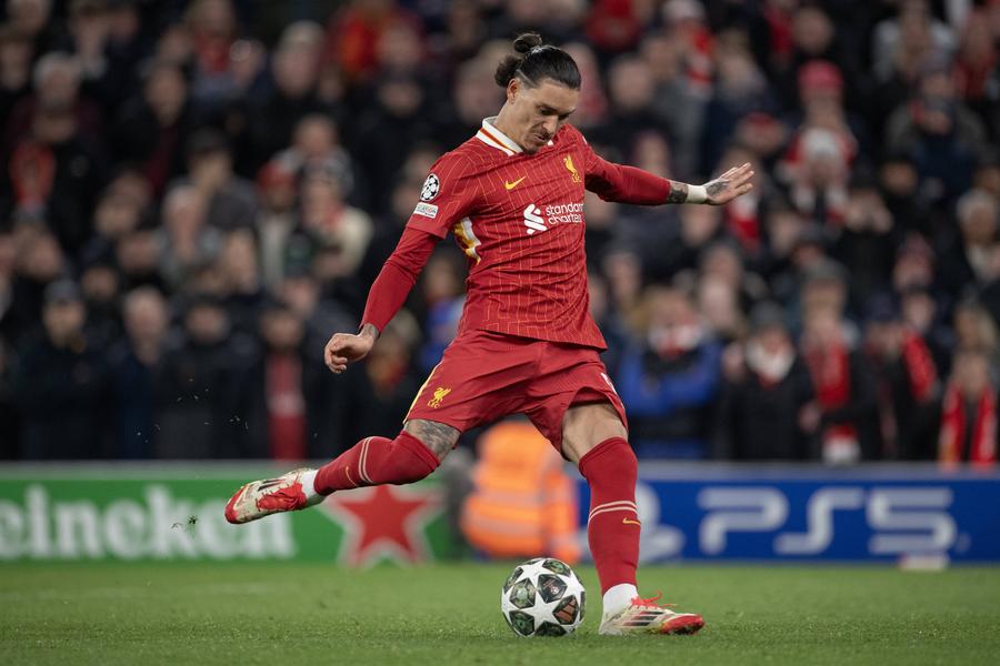 Darwin Nunez, în tricoul lui Liverpool / Foto: Imago Liverpool a dat „undă verde” pentru Darwin Nunez! » Agentul uruguayanului negociază transferul în Serie A