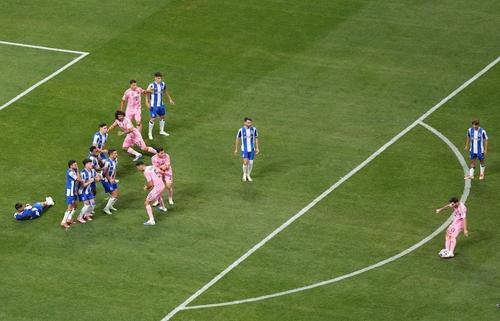 Lionel Messi înscrie din lovitură liberă liberă golul victoriei lui Inter Miami în meciul cu Porto (2-1)