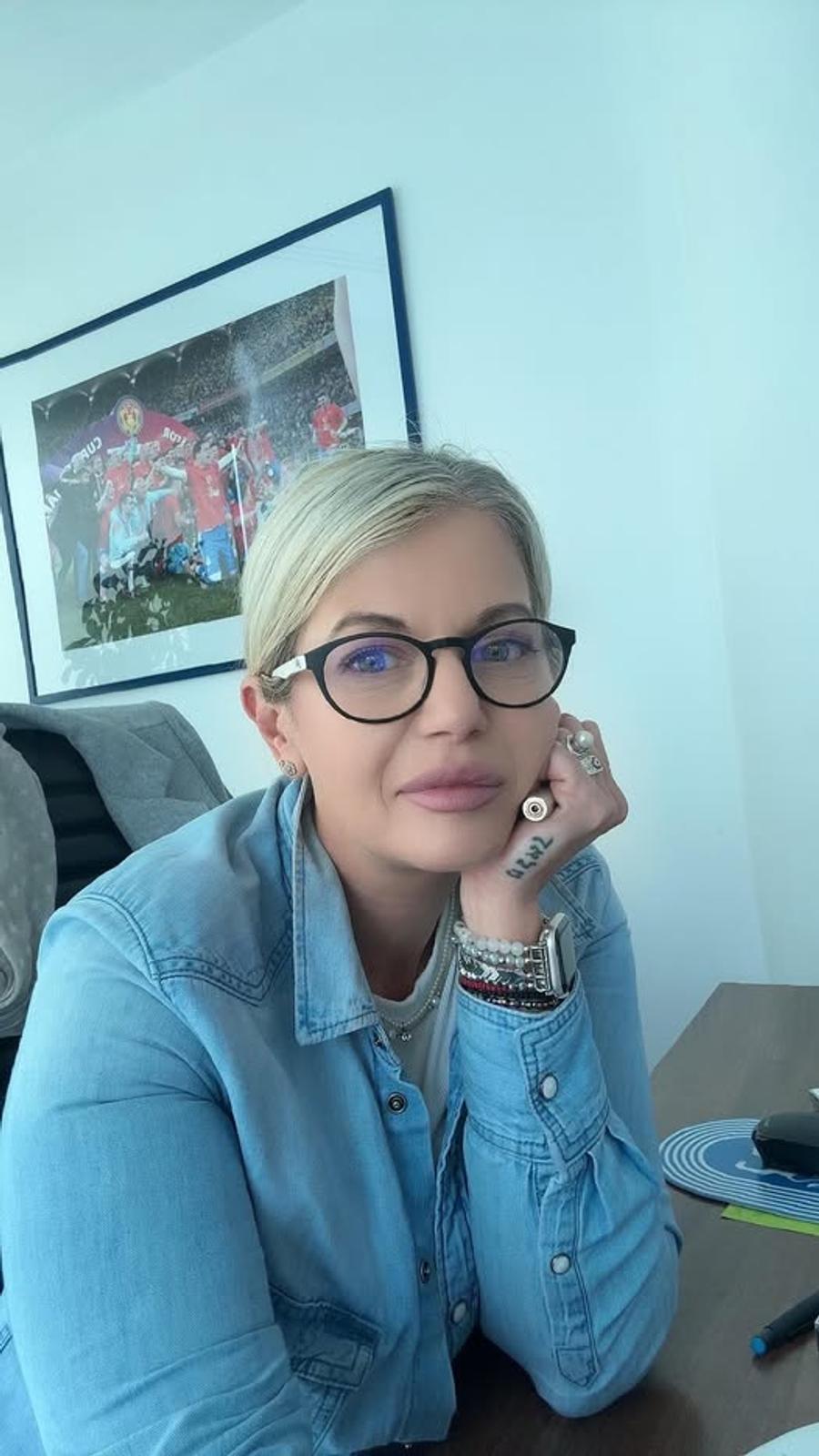 Lorena Balaci spune că se simte hărțuită de atitudinea adoptată în ultimele zile de Oana Gavrilă, mama lui Luca Stancu / Foto: Facebook Acuzații de șpăgi și pile la Academia U Craiova: „Doamnă, aveți ceva adidași pentru mine?” + Lorena Balaci acuzată: „Mi-a cerut fără rușine”
