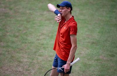 Liderul mondial Jannik Sinner, eliminat în turul 2 la Halle, după o revenire fantastică a „rebelului” din tenis