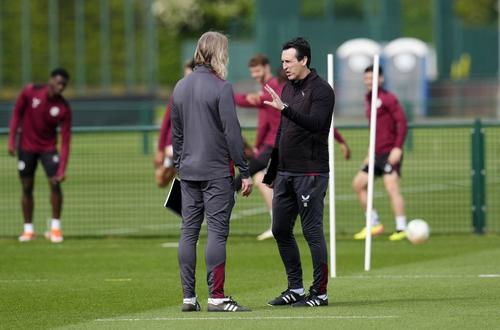 Unai Emery (foto, dreapta) ar putea comunica în curând cu jucătorii de la distanță / Foto: Imago