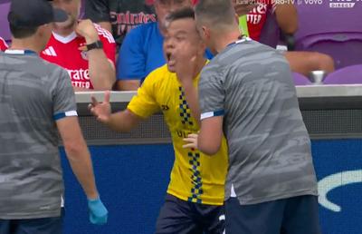 Așa ceva nu s-a mai văzut! Imagini unice, la Campionatul Mondial al Cluburilor » A refuzat să iasă și l-a lăsat „mască” pe antrenor