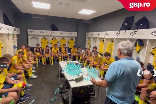 Mircea Lucescu, selecționerul României, a intrat în vestiarul naționalei U19, după calificarea juniorilor în semifinalele Europeanului, și le-a ținut un discurs elevilor lui Ion Marin.