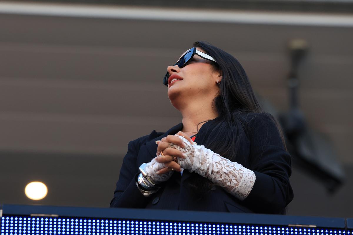 Reporterii Gazetei au dat nas în nas cu celebra Larissa Riquelme la San Francisco » Mai numeroși, turcii au fost dominați de suporterii din Paraguay