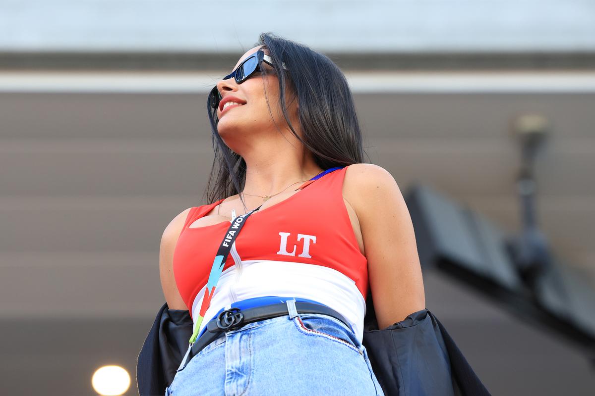 Reporterii Gazetei au dat nas în nas cu celebra Larissa Riquelme la San Francisco » Mai numeroși, turcii au fost dominați de suporterii din Paraguay