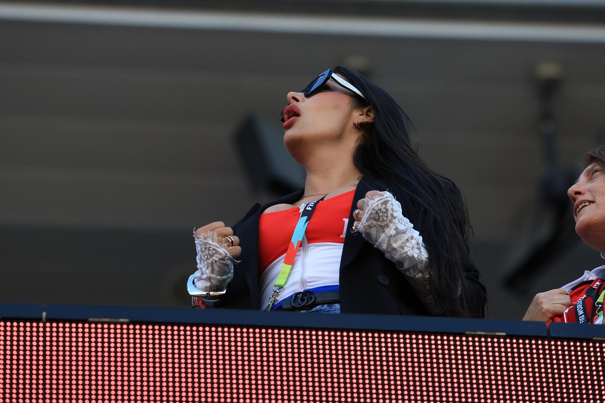 Reporterii Gazetei au dat nas în nas cu celebra Larissa Riquelme la San Francisco » Mai numeroși, turcii au fost dominați de suporterii din Paraguay