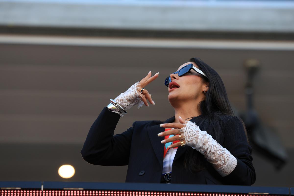 Reporterii Gazetei au dat nas în nas cu celebra Larissa Riquelme la San Francisco » Mai numeroși, turcii au fost dominați de suporterii din Paraguay