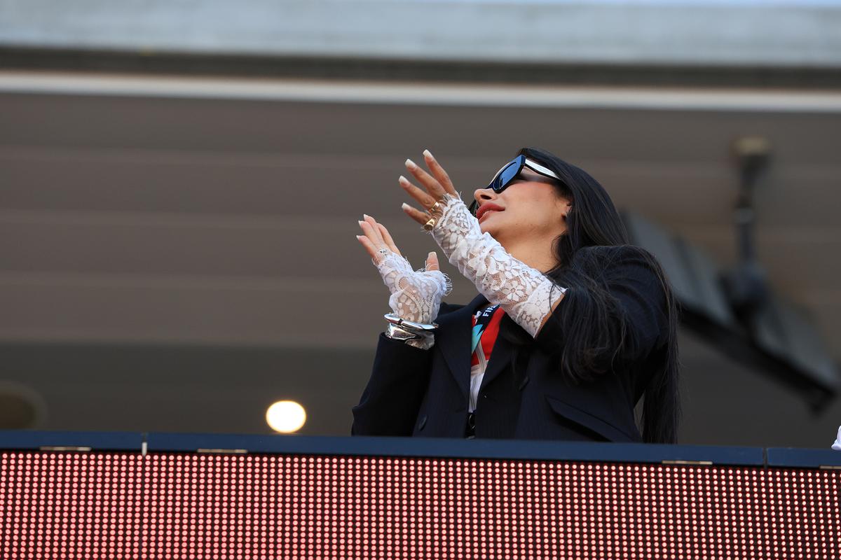 Reporterii Gazetei au dat nas în nas cu celebra Larissa Riquelme la San Francisco » Mai numeroși, turcii au fost dominați de suporterii din Paraguay
