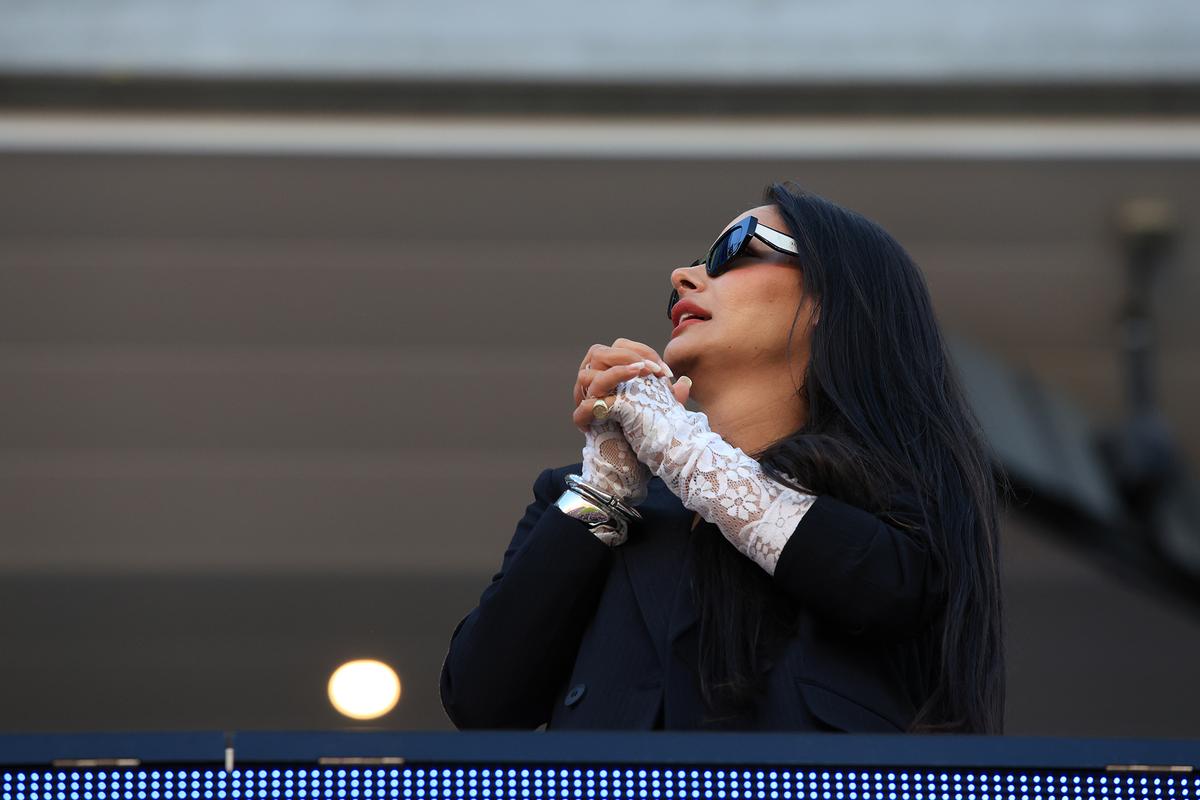 Reporterii Gazetei au dat nas în nas cu celebra Larissa Riquelme la San Francisco » Mai numeroși, turcii au fost dominați de suporterii din Paraguay