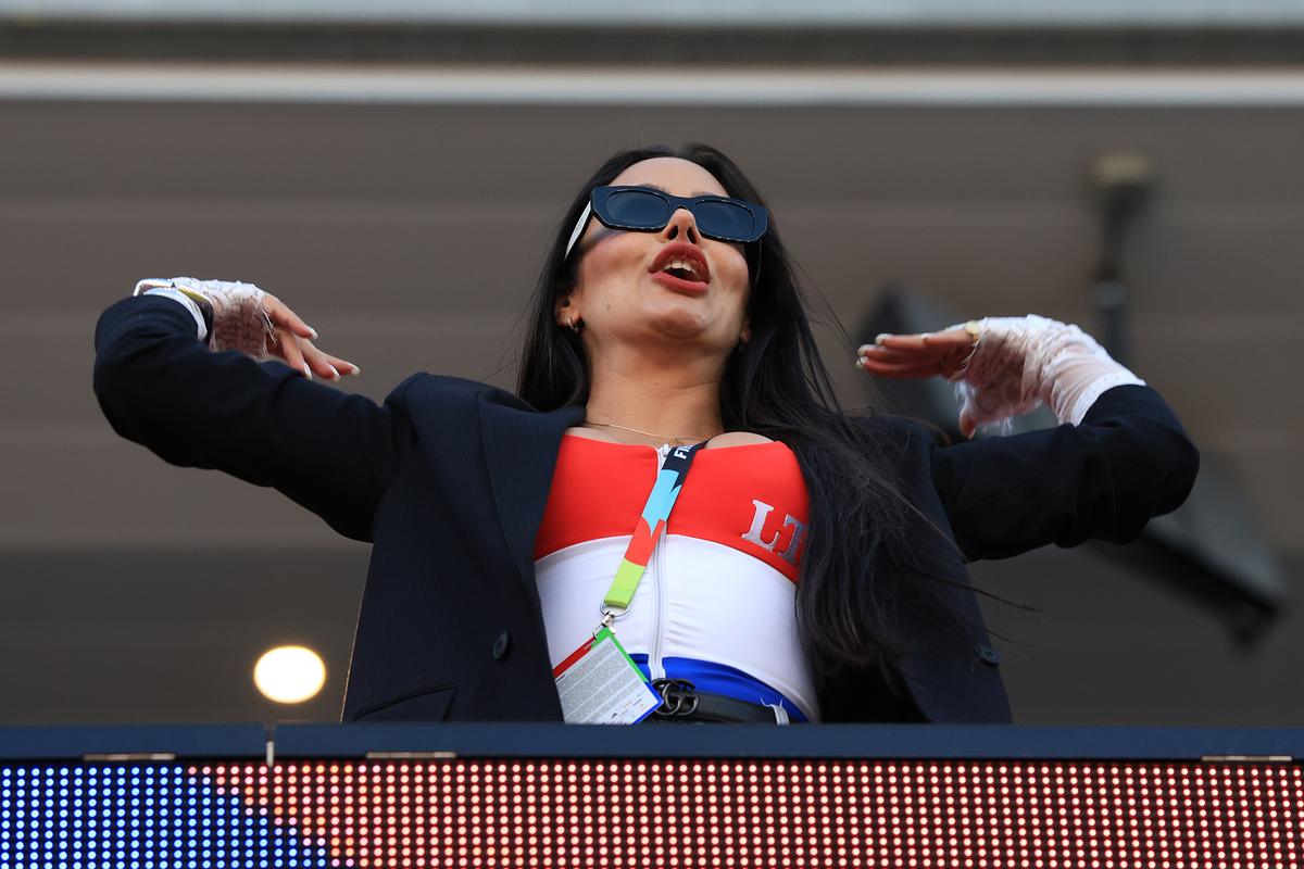 Reporterii Gazetei au dat nas în nas cu celebra Larissa Riquelme la San Francisco » Mai numeroși, turcii au fost dominați de suporterii din Paraguay