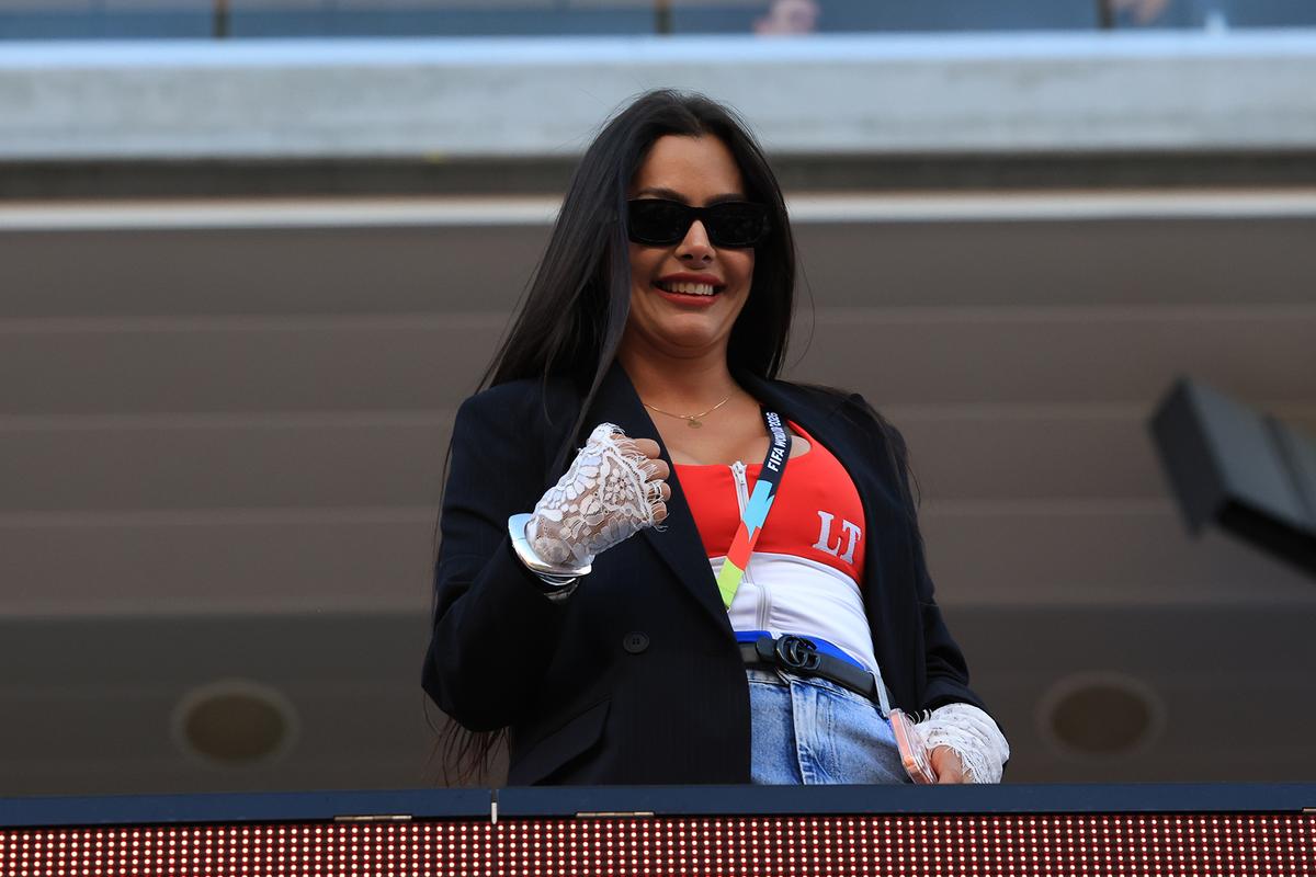 Reporterii Gazetei au dat nas în nas cu celebra Larissa Riquelme la San Francisco » Mai numeroși, turcii au fost dominați de suporterii din Paraguay