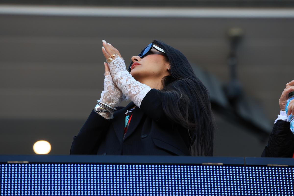 Reporterii Gazetei au dat nas în nas cu celebra Larissa Riquelme la San Francisco » Mai numeroși, turcii au fost dominați de suporterii din Paraguay