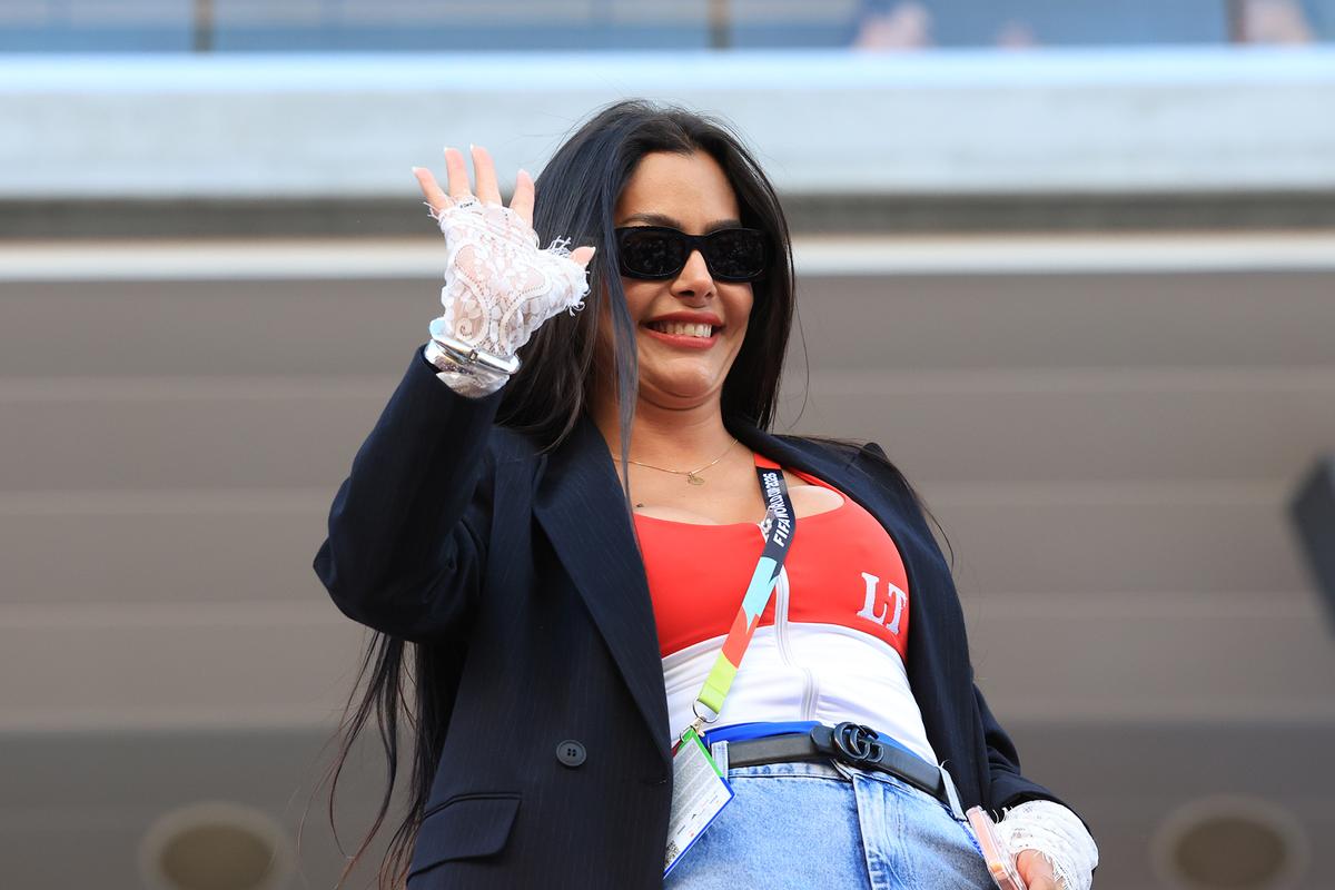 Reporterii Gazetei au dat nas în nas cu celebra Larissa Riquelme la San Francisco » Mai numeroși, turcii au fost dominați de suporterii din Paraguay