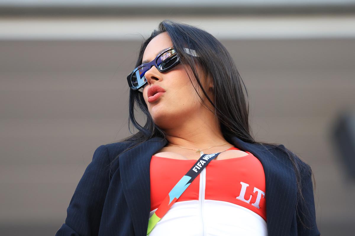Reporterii Gazetei au dat nas în nas cu celebra Larissa Riquelme la San Francisco » Mai numeroși, turcii au fost dominați de suporterii din Paraguay