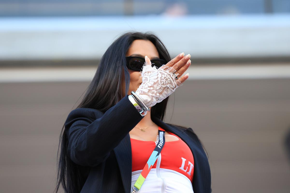 Reporterii Gazetei au dat nas în nas cu celebra Larissa Riquelme la San Francisco » Mai numeroși, turcii au fost dominați de suporterii din Paraguay