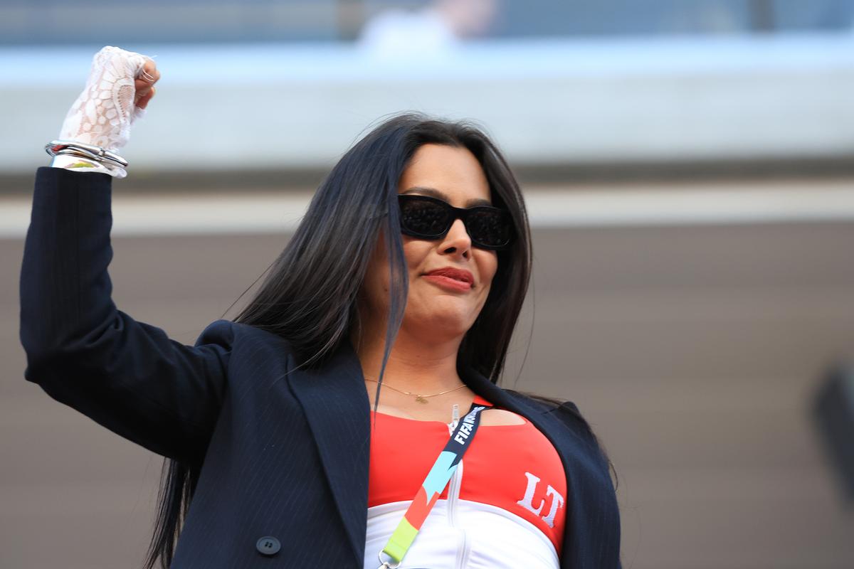 Reporterii Gazetei au dat nas în nas cu celebra Larissa Riquelme la San Francisco » Mai numeroși, turcii au fost dominați de suporterii din Paraguay