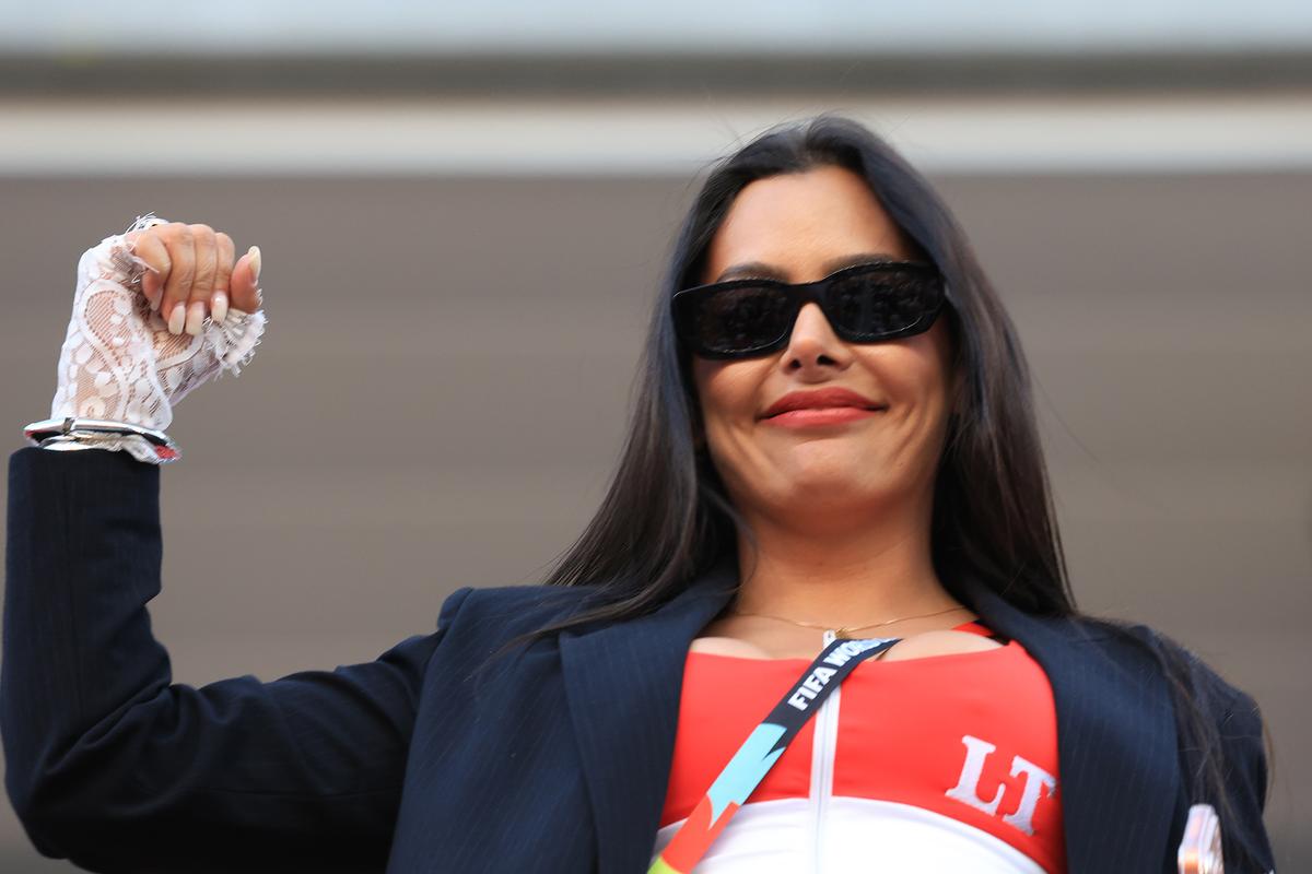 Reporterii Gazetei au dat nas în nas cu celebra Larissa Riquelme la San Francisco » Mai numeroși, turcii au fost dominați de suporterii din Paraguay
