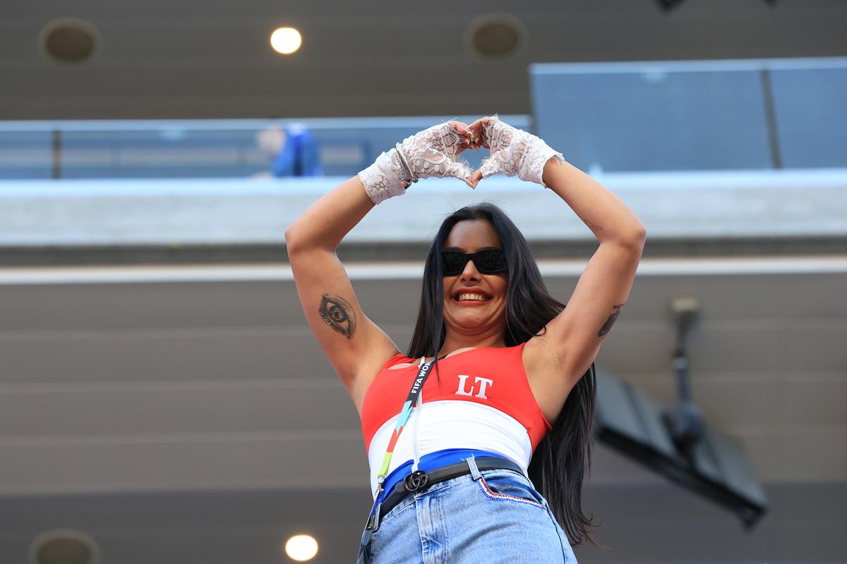 Reporterii Gazetei au dat nas în nas cu celebra Larissa Riquelme la San Francisco » Mai numeroși, turcii au fost dominați de suporterii din Paraguay
