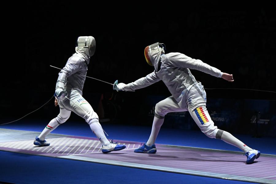 Răzvan Ursachi în acțiune FOTO FRS Echipa masculină de sabie a României a fost învinsă de Ungaria cu două tușe în finala Campionatelor Europene