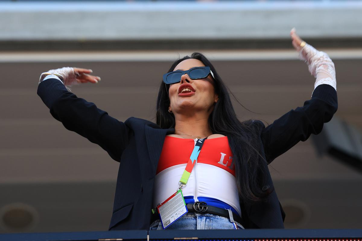 Reporterii Gazetei au dat nas în nas cu celebra Larissa Riquelme la San Francisco » Mai numeroși, turcii au fost dominați de suporterii din Paraguay