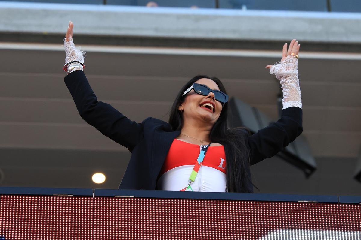 Reporterii Gazetei au dat nas în nas cu celebra Larissa Riquelme la San Francisco » Mai numeroși, turcii au fost dominați de suporterii din Paraguay