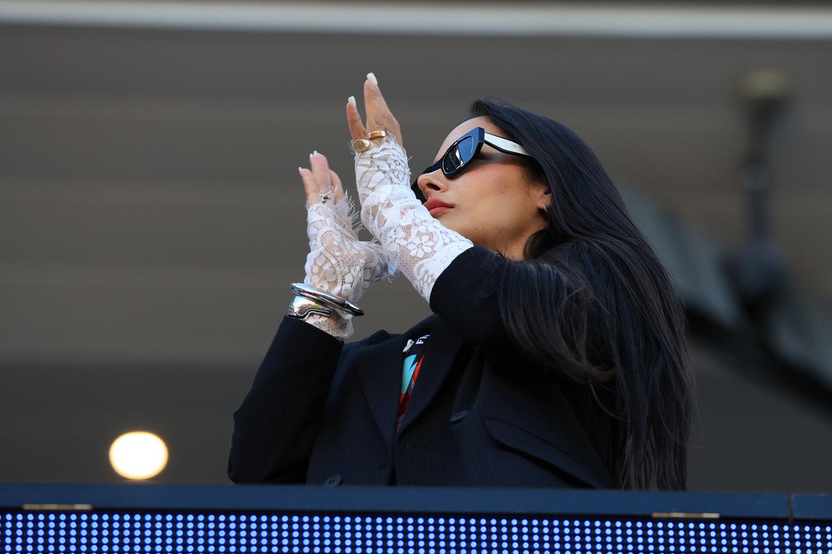 Reporterii Gazetei au dat nas în nas cu celebra Larissa Riquelme la San Francisco » Mai numeroși, turcii au fost dominați de suporterii din Paraguay